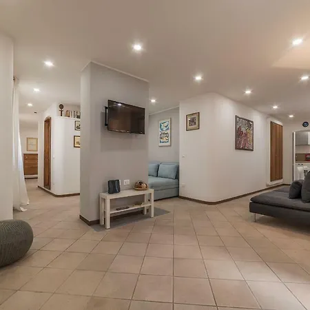 Apartment Montecitorio Lovely Rome