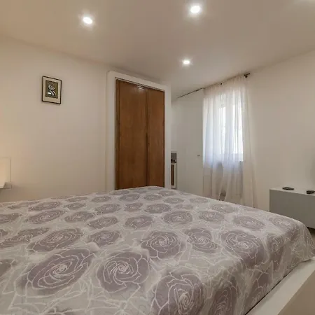 Montecitorio Lovely Apartment *